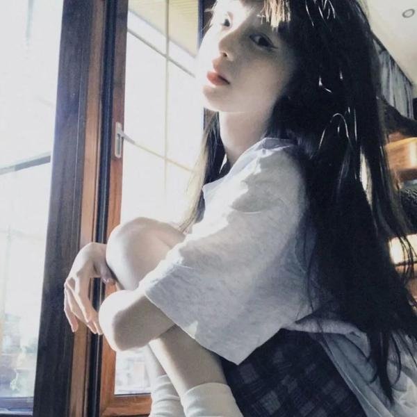 在角落，主教身边
